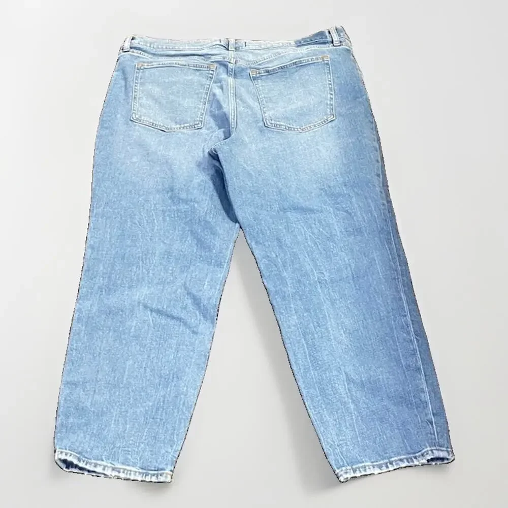 Abercrombie & Fitch The Mom High Rise Light Wash Crop Jeans size 34 18s Short